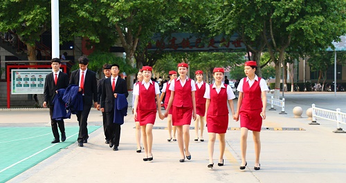 不滿15周歲能報名石家莊東華鐵路學(xué)校嗎？