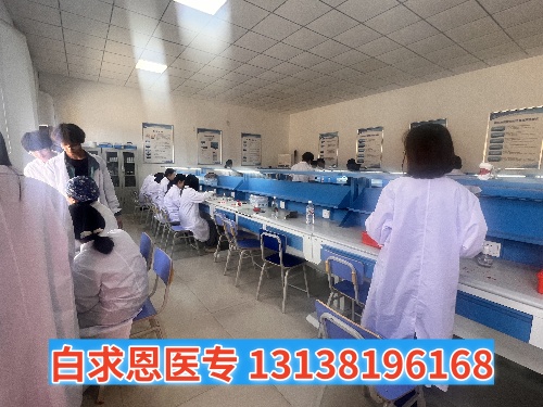 石家莊白求恩醫(yī)學(xué)中專學(xué)校多長時間放假一次？