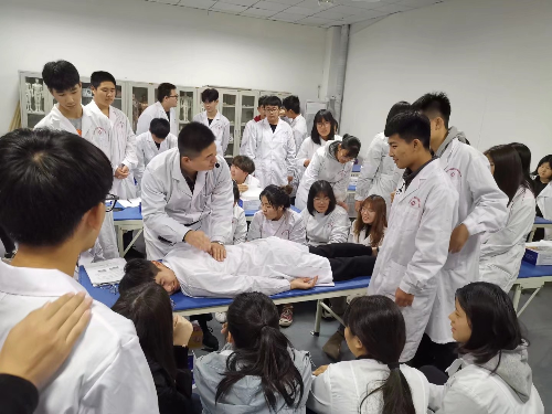 初中畢業(yè)能學(xué)口腔醫(yī)學(xué)專業(yè)嗎？