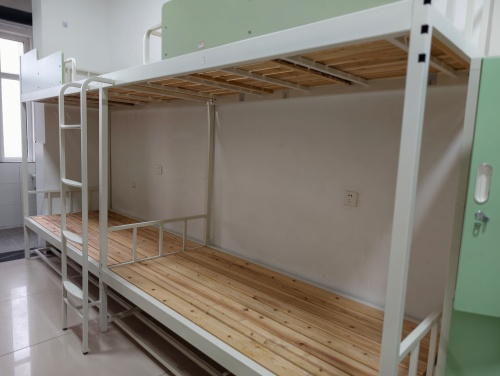 石家莊東華鐵路學(xué)校學(xué)生讓帶手機嗎？