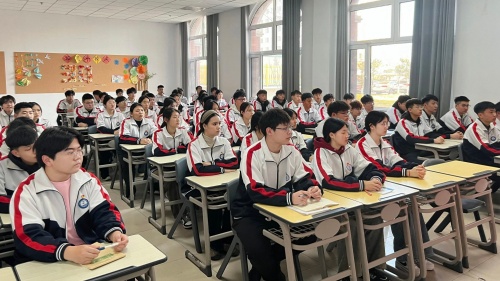 沒有報(bào)名中考能上石家莊東華鐵路學(xué)校嗎？